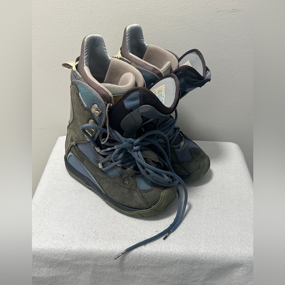 Used Burton DRIVER Senior 8 Women's Snowboard Boots *read description*